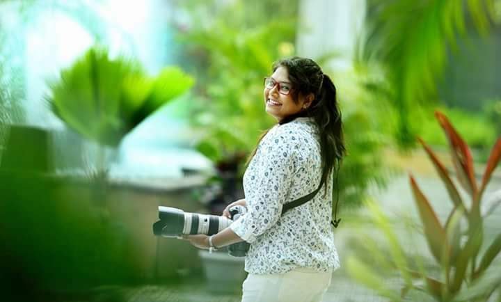RRupitha's tweet photo. ഫോട്ടോഗ്രഫി ഇഷ്ടം അല്ലാത്ത ആരും ഉണ്ടാവില്ല, പക്ഷേ അത് ഒരു പ്രൊഫെഷൻ ആയി തിരഞ്ഞെടുക്കാൻ ആഗ്രഹിക്കുന്നവർ വിരളമാവും.ആദ്യമായി അങ്ങനൊരു തീരുമാനം എടുത്തപ്പോൾ ജീവിതകാലം മുഴുവൻ ആ തീരുമാനവുമായി മുന്നോട്ട് പോകാൻ കഴിയുമെന്ന് കരുതി, പക്ഷേ എല്ലാത്തിനും മുകളിൽ മൂപരുടെ ഒരു തീരുമാനം ഉണ്ടല്ലോ... https://t.co/yNyp6D4jPV