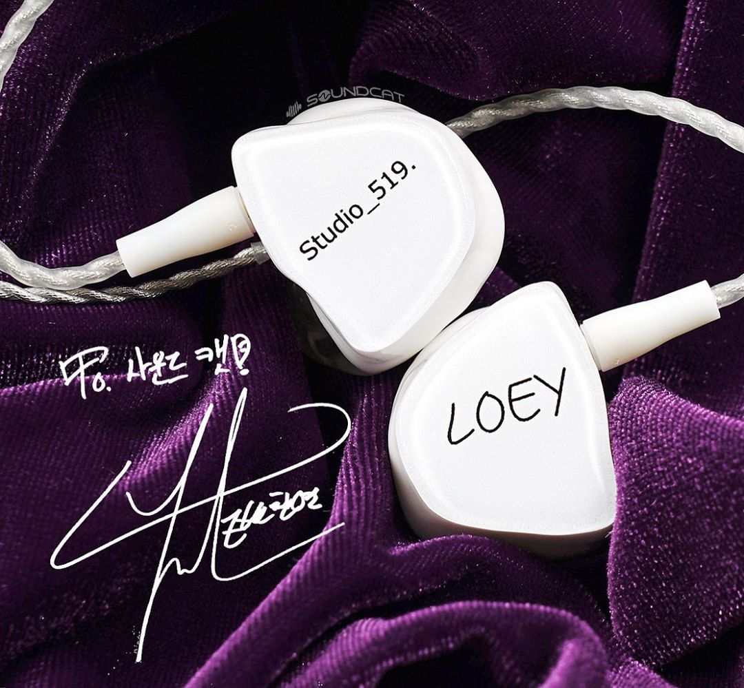 My_EXO's tweet photo. [INSTAGRAM] Zound Custom Gallery update - Chanyeol's customised in-ear

엑소 찬열님의 커스텀인이어
깔끔한 화이트바디위에 커스텀아트
깔끔해서 눈에 확들어와👀💓
:
#Westone #ES80 #엑소 #EXO #찬열 #ChanYeol #엑소인이어 #찬열인이어 #있어희미하게 #Loey https://t.co/F5uYIQqjZy