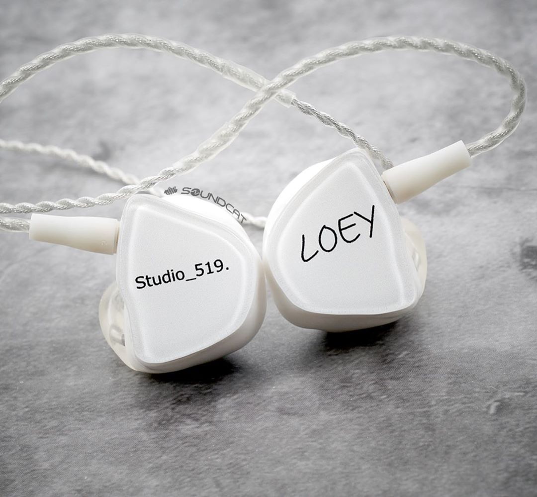 My_EXO's tweet photo. [INSTAGRAM] Zound Custom Gallery update - Chanyeol's customised in-ear

엑소 찬열님의 커스텀인이어
깔끔한 화이트바디위에 커스텀아트
깔끔해서 눈에 확들어와👀💓
:
#Westone #ES80 #엑소 #EXO #찬열 #ChanYeol #엑소인이어 #찬열인이어 #있어희미하게 #Loey https://t.co/F5uYIQqjZy
