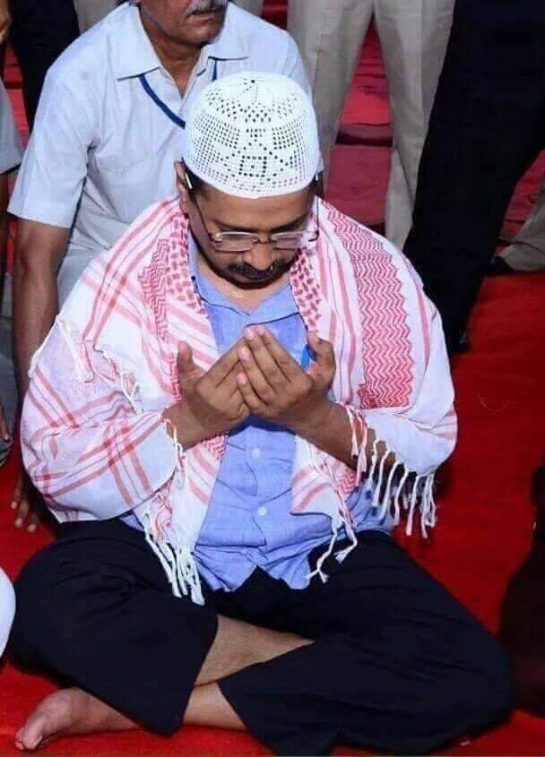 Guptaprakashr's tweet image. .
राजनीति के चलते हमारे देश में दो अलग अलग विचारधाराएं चल रही हैं ।

एक है &quot; हिंदू परस्त विचार धारा &quot; और दुसरी &quot;मुस्लिम परस्त विचार धारा ।&quot;

मुस्लिमपरस्त विचारधारा वाले हमेशा से ऐसा सोचते हैं कि,

मुसलमानोंके पुरे के पुरे ( एक गठ्ठा ) वोट्स अगर मिल जाते हैं तो,

हिंदू 

1/4  👉