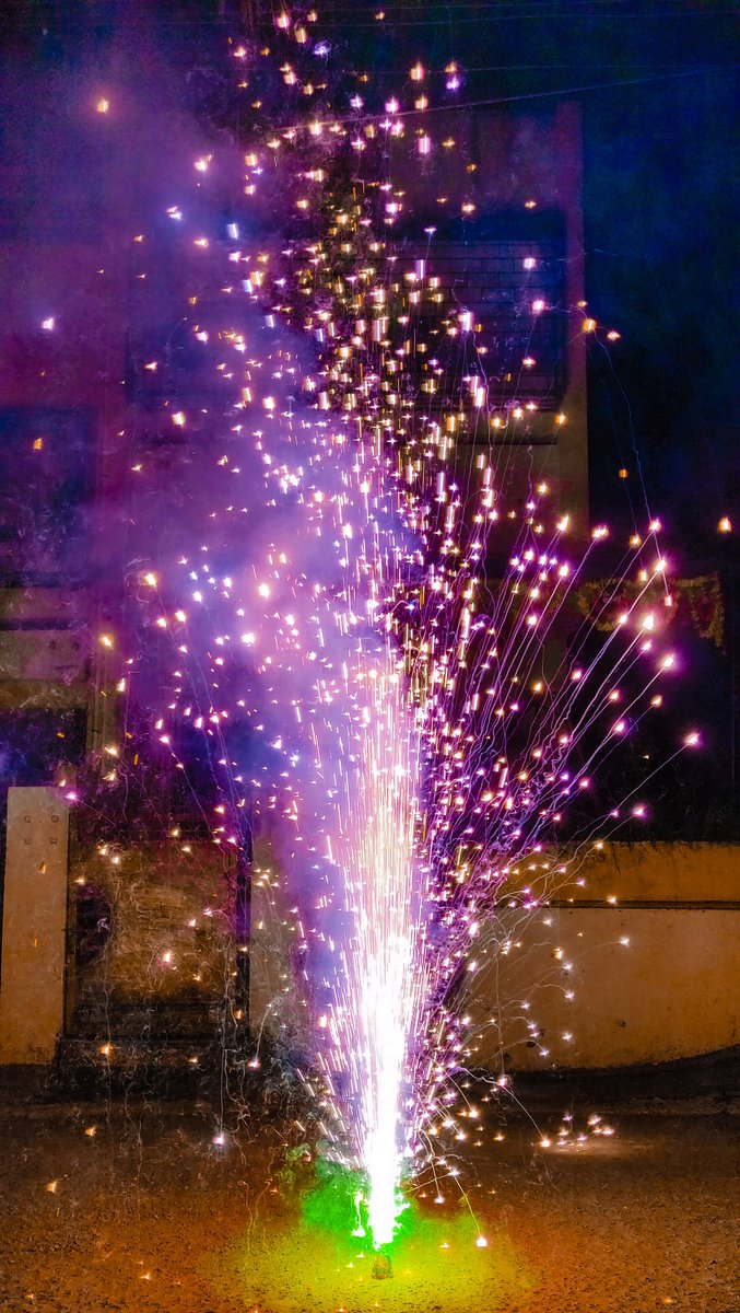 masalaadosa's tweet photo. Diwali vibes 💥💥

#ShotonOnePlus
#PhotographyDay 
#Oneplus6 https://t.co/dqlb3hpGjH