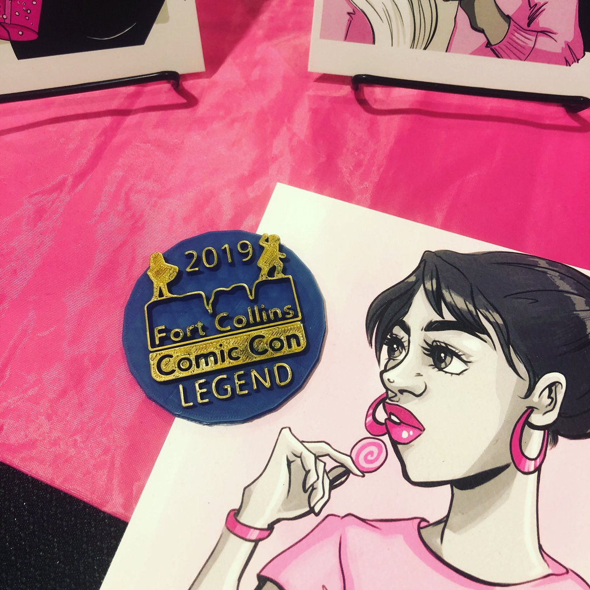 moriahpariah's tweet photo. Aaaand that’s a wrap! #fortcollinscomiccon is done and I had such a blast! This was my first con back after the baby and it was SO HELLA NICE to catch up with everyone. I also got an AWARD which was nutso but apparently I’m a #fortcollinscomiccon legend💕 https://t.co/o0EqVvskA4