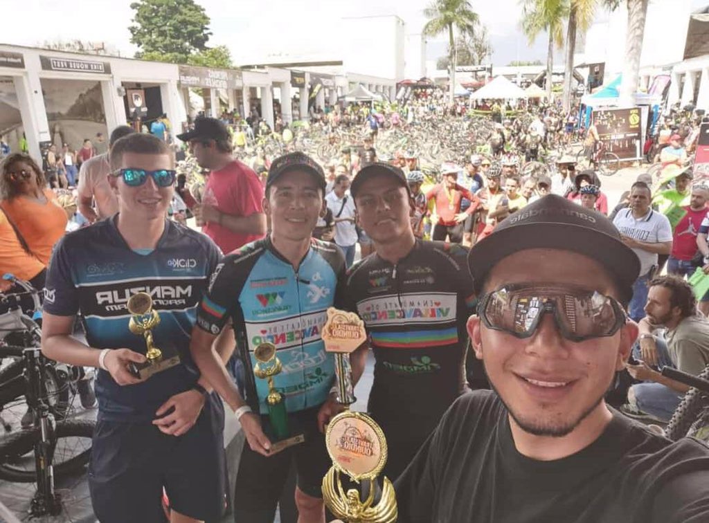 crisleogm's tweet photo. Así terminamos esta travesía xc Quindío 2019 nuevamente dejando en los más alto nuestra campaña #EnamórateDeVillavicencio 💙💚❤️
Gracias
@VillavoTurismo
@VillavoImder
#itook https://t.co/iJfM86hvLN