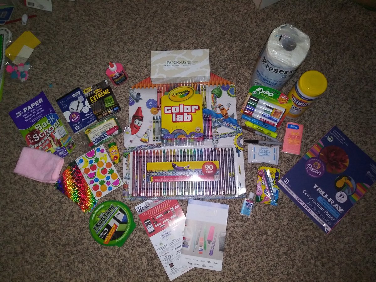Lennisport's tweet photo. Getting geared up for my classroom thanks to #notjustpaper in #durhamnc!! #iLoveteaching #teachersrock #elateacher https://t.co/Vtr58oGci1