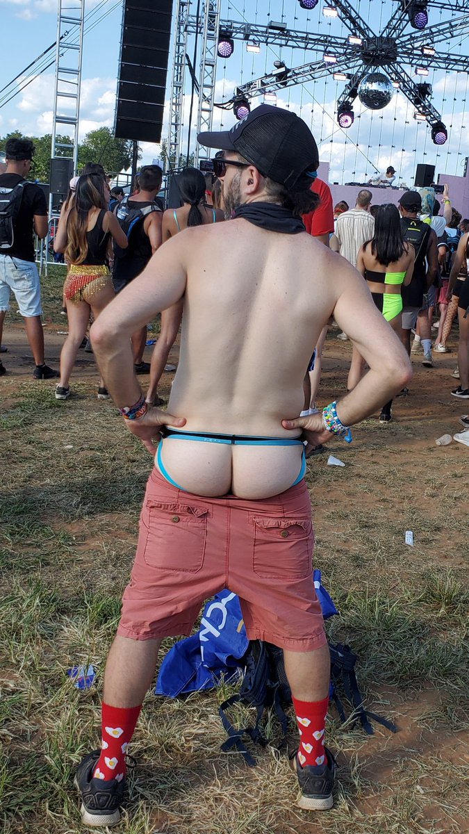 SamWolloch's tweet photo. @lehappybruja Here's my rave booty from @MoonriseFest over at the Celestial Ground. Kinda bummed how much π©π© people were talking ... not like ladies got a monopoly on the booty. Guys got them rave booties and they can show em off too, don't hate! #KeepItPLUR
βπ https://t.co/c2DmKqSEl5