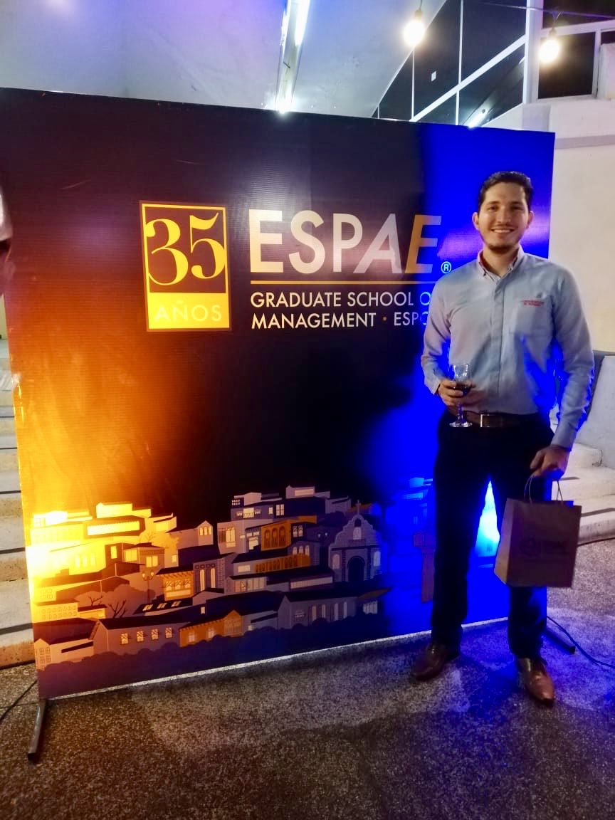 angbonilla's tweet photo. “La disciplina es el puente entre metas y logros. – Jim Rohn” y es así cómo se concluye satisfactoriamente dos años llenos de conocimientos, experiencias, grandes amigos y excelentes profesores. #MGP14 #ESPAE ✨🥂 https://t.co/GrKkp9hk2O
