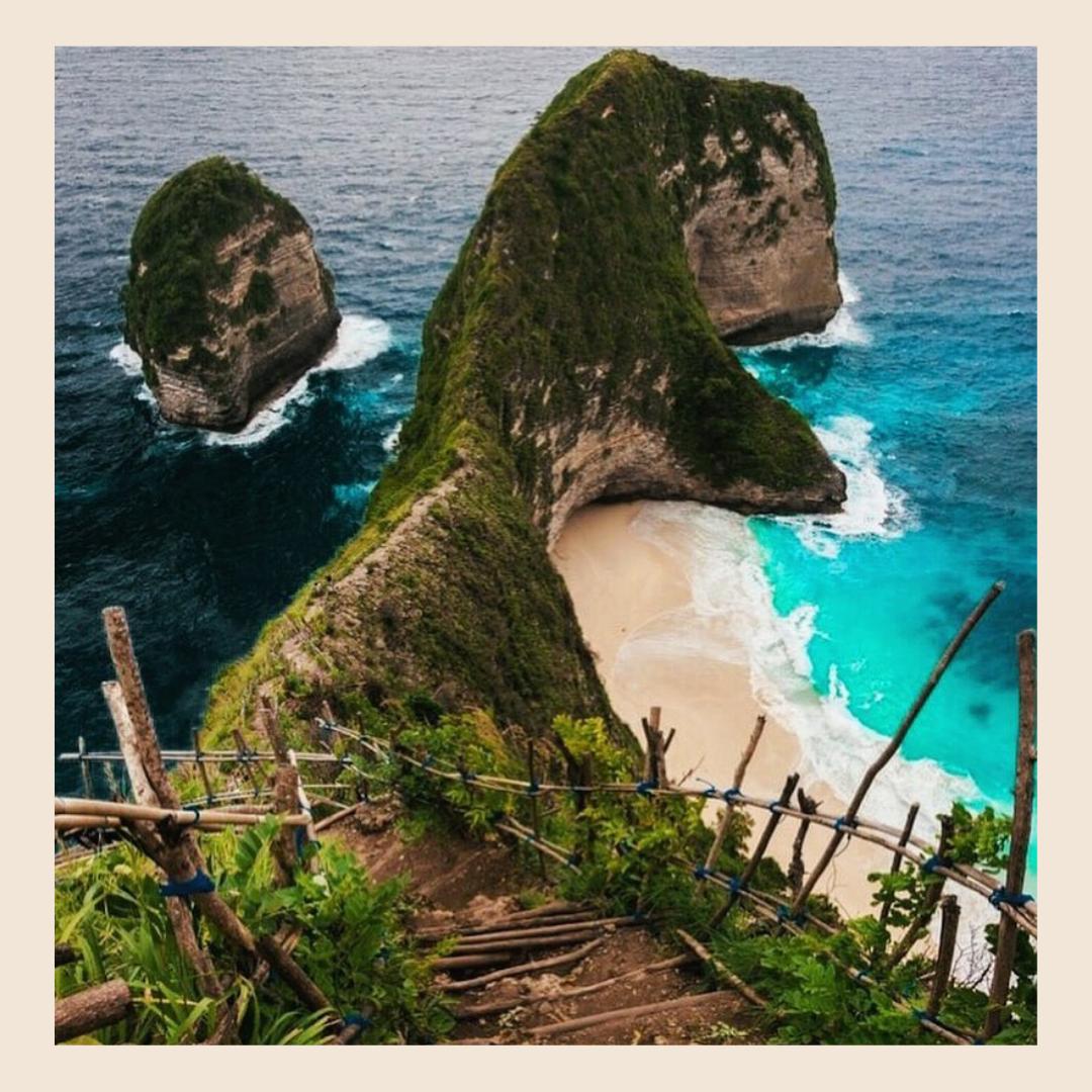 SunsetLuxVilla's tweet photo. For 40-minute boat ride from the Sanur harbor, a boat will take you to the most mind-blowing views and natural beauties in Nusa Penida, Bali 

Stay with us here in @SunsetLuxVilla 
  📲 Direct Message  
💻 Email: fullybooked.asia@gmail.com 
☎️ Mobile: 63 9674092880 https://t.co/cm3Kv849W1