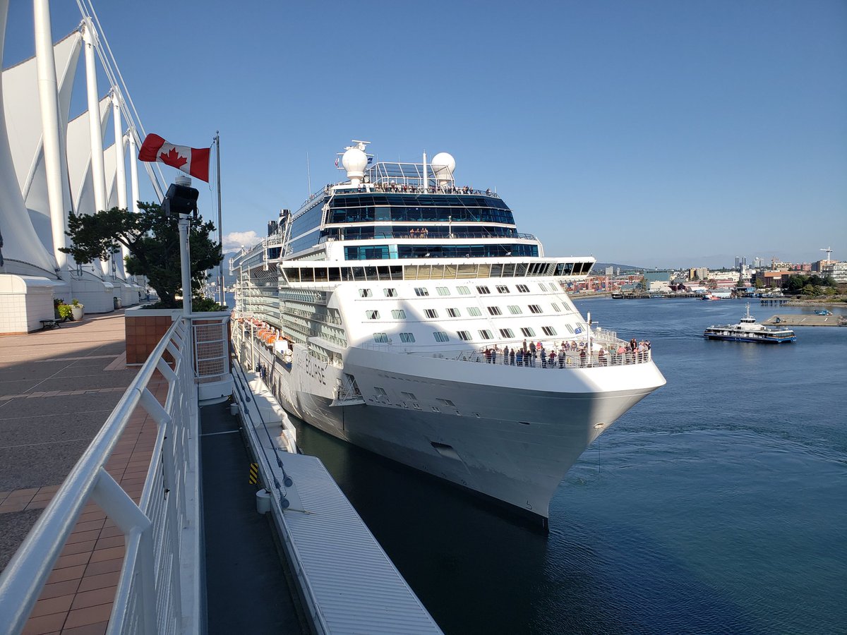 iamkennethchan's tweet photo. My run 🏃♂️ took me to @CanadaPlace, waved cruise ship passengers goodbye. #Vancouver #jealous #vacationtimesoon @CelebrityCruise https://t.co/6ePLOeaz47