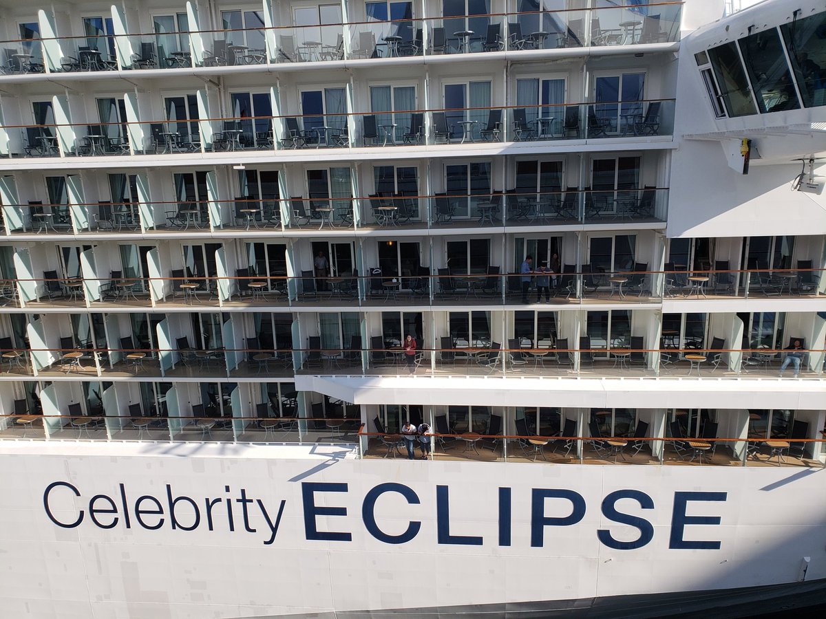 iamkennethchan's tweet photo. My run 🏃♂️ took me to @CanadaPlace, waved cruise ship passengers goodbye. #Vancouver #jealous #vacationtimesoon @CelebrityCruise https://t.co/6ePLOeaz47