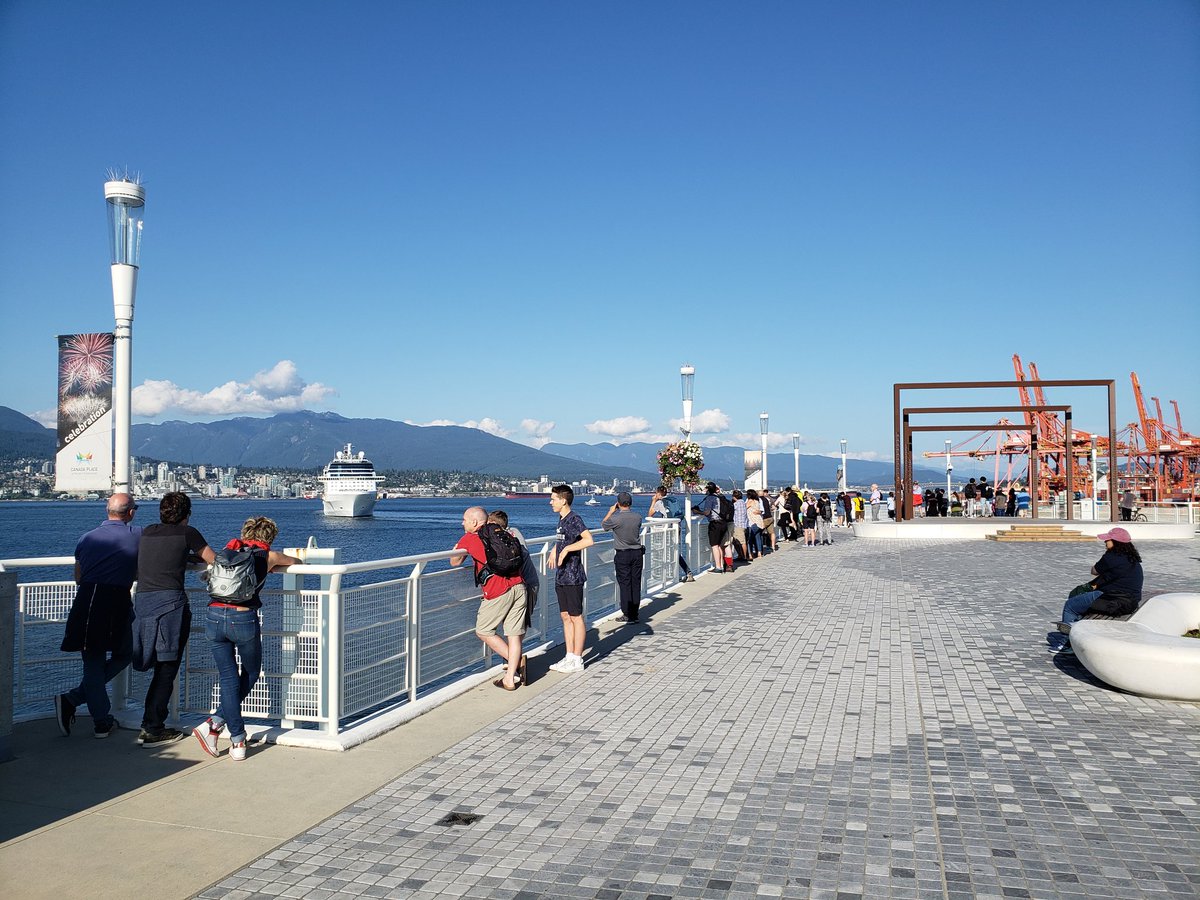 iamkennethchan's tweet photo. My run 🏃♂️ took me to @CanadaPlace, waved cruise ship passengers goodbye. #Vancouver #jealous #vacationtimesoon @CelebrityCruise https://t.co/6ePLOeaz47