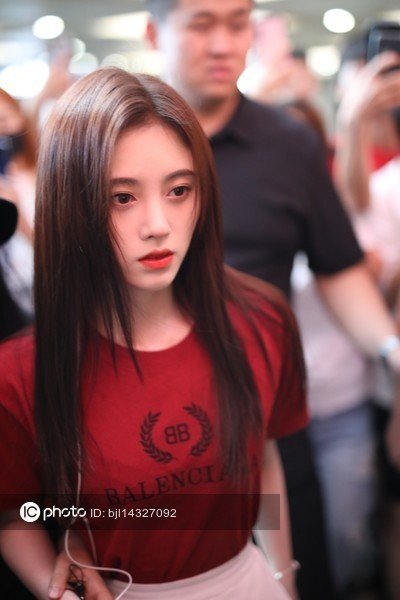 Imaginechina1's tweet photo. Chinese actress Ju Jingyi flaunts stunning beauty and slender figure at Beijing airport #JuJingYi #JingyiJu #Kikuchanj #鞠婧祎
https://t.co/Vten6PAG9v https://t.co/cSykOWXByv