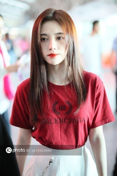 Imaginechina1's tweet photo. Chinese actress Ju Jingyi flaunts stunning beauty and slender figure at Beijing airport #JuJingYi #JingyiJu #Kikuchanj #鞠婧祎
https://t.co/Vten6PAG9v https://t.co/cSykOWXByv