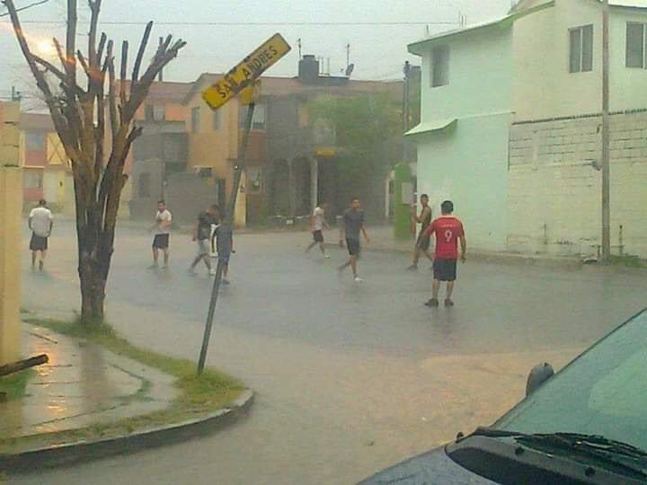 MotivacionesF's tweet photo. Y si salimos a jugar ,como hace 6 años?😢😭 https://t.co/GNE5YPjIC5