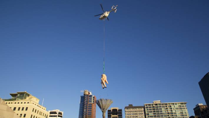 disasteradio's tweet image. nice to see wellington getting on board with the hating of public art again today, Ronnie Van Hout's giant hand actually amazing and you're all wrong