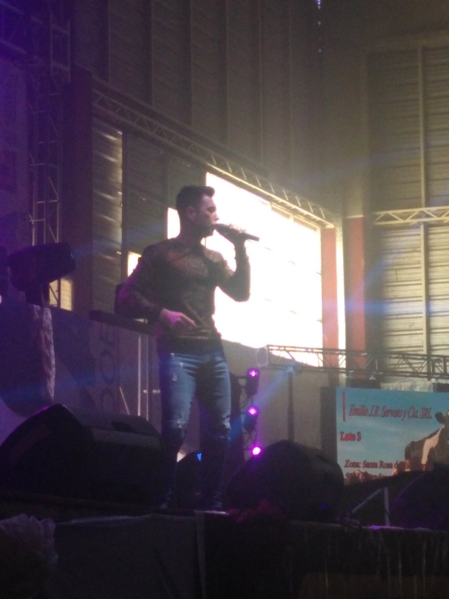 jonagastaldi155's tweet photo. Domingo en Oncativo fiesta del Salame.
El show de @ngelcarabajal espectacular como siempre. Ídolo nos vamos en Carlos paz el verano... https://t.co/lc3bmsxyJk