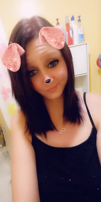 New hair color.. Lovin it 💖 https://t.co/pBsQqac0az