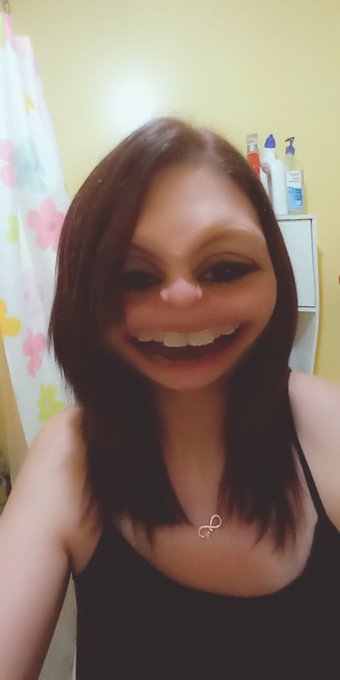 New hair color.. Lovin it 💖 https://t.co/pBsQqac0az