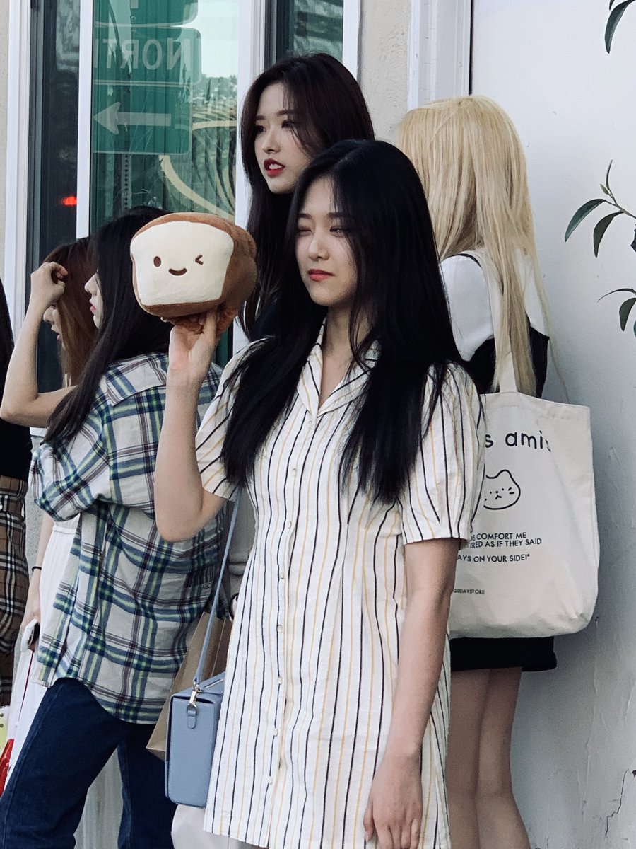 noochi09's tweet photo. #LOONA #1YearWithLOONA #LOONA_KCON #LOONA_LA https://t.co/fi8FR9F23m