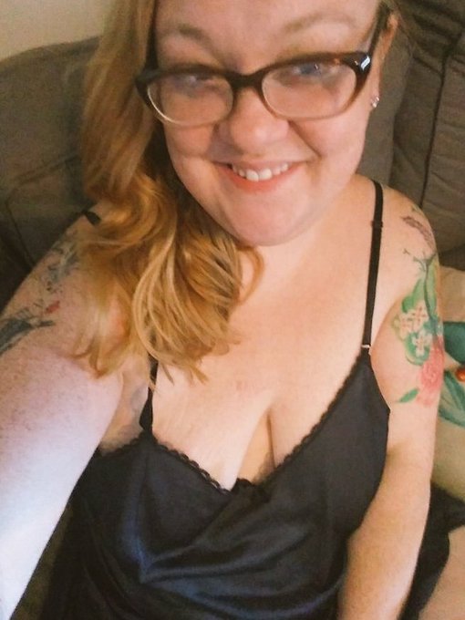 Who wants to help me cum? I&rsquo;m available for kik &amp; cam shows. 💋   My Kik is open and waiting for you 🤗<a href="/tag/kik"class="tags"><span>#kik</span></a><a href="/tag/findom"class="tags"><span>#findom</span></a><a href="/tag/paypigs"class="tags"><span>#paypigs</span></a>