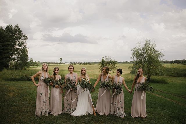 RINLansdowne's tweet photo. Summertime Magic Bride Tribe 🔅 https://t.co/wXGm1DttF5 https://t.co/F7eMXNXwQC