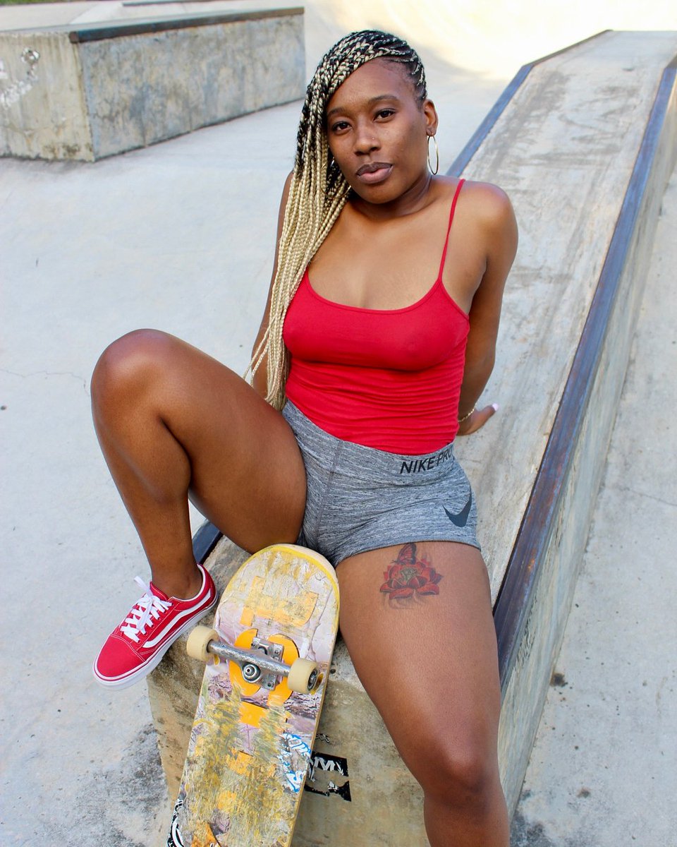 wettyporn's tweet photo. Girls with skate boards https://t.co/1vdbWBmr5i