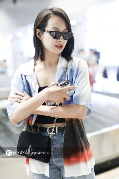 Imaginechina1's tweet photo. Chinese singer and actress Victoria Song shows trendy and cool look at Beijing airport #VictoriaSong #SongQian #VictoriaSongQian #宋茜
https://t.co/OQ90T3nbot https://t.co/HFx11srS0O