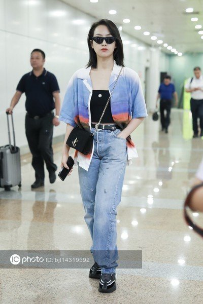 Imaginechina1's tweet photo. Chinese singer and actress Victoria Song shows trendy and cool look at Beijing airport #VictoriaSong #SongQian #VictoriaSongQian #宋茜
https://t.co/OQ90T3nbot https://t.co/HFx11srS0O