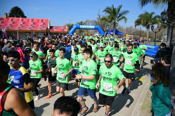 josebriacba's tweet photo. EXITOSA MARATÓN 2019🙌🏼

Con un gran ejemplo de "Los Imparables" que nos enseñan que se puede,que la limitación está en la mente y que la inclusión es la premisa fundamental para lograr una sociedad más igualitaria. 
Gracias a todo mi equipo de trabajo

#TrabajandoJuntos #Maratón https://t.co/IxGtwvElNc