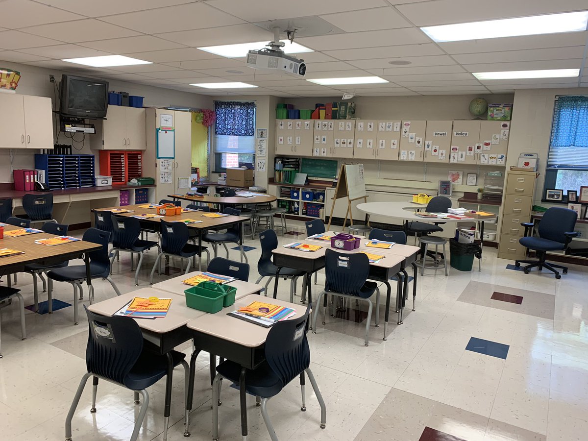 kellythomasGrK's tweet photo. @Gameboydrew @USD_JI @lisadawley @support_a_teach @LLPJMadrigal @jcorippo @mrmarkowich @DynamicDuda338 @irvspanish @MarisaEThompson @MrNunesteach @jesslahey Thank you for supporting teachers! I teach second grade in PA! Just spent most of the day Sunday working in my room! #clearthelist #clearthelists https://t.co/0UTHFyWLsR https://t.co/b4yz5Rt065
