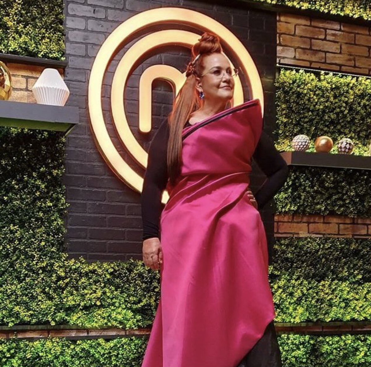 Una mezcla entre “La Sirenita” - Úrsula y Lolita Cortés !! <a href="/MasterChefMx/">MᴀsᴛᴇʀCʜᴇғ Mᴇ́xɪᴄᴏ</a> <a href="/chef_betty/">Betty Vazquez/www.garzacanela.com</a> #QuePedo #GobiernateChef