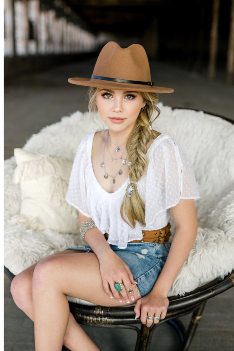 sheliabhtexas's tweet photo. Thanks @pinkflyphoto for all the beautiful pics #seniormodels https://t.co/xBWqYmQJ55