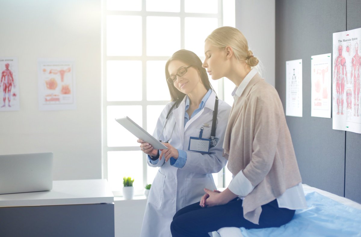 vrtlyai's tweet image. Wouldn’t it be easy if educating your clients about new procedures was this easy?
⠀⠀⠀⠀⠀⠀⠀⠀⠀
Stream aesthetic content and teach patients about the procedures you offer during the consultation with the FMTab 📺 #FriendMedia #FMtab #AestheticPractice