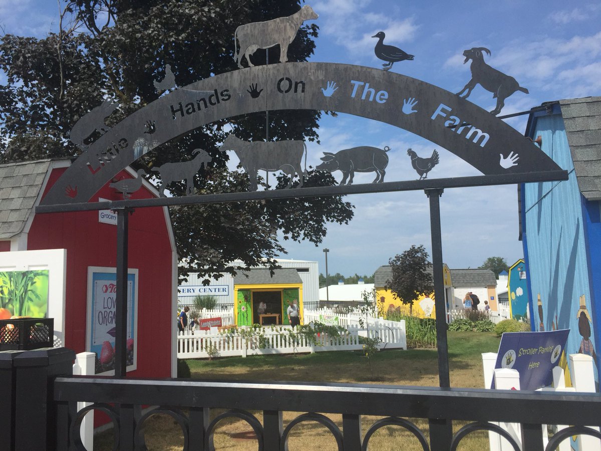 AndyYoungTV's tweet photo. JUST IN: The @ErieCountyFair set a new attendance record with 1,238,456 people hitting the Hamburg Fairgrounds over the 12 days of the fair. #ECFair @SPECNewsBuffalo https://t.co/27Nb7uM6IX