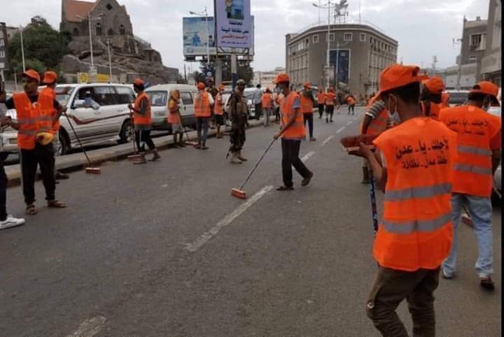 رداعلى قناةالجزيرةالتي تقول عدن اصبحت مدينةاشباح.هذه صورةللاشباح وهي تنظف مدينتها قبلةجنوبيةعلى رأس كل شبح من هؤلاء