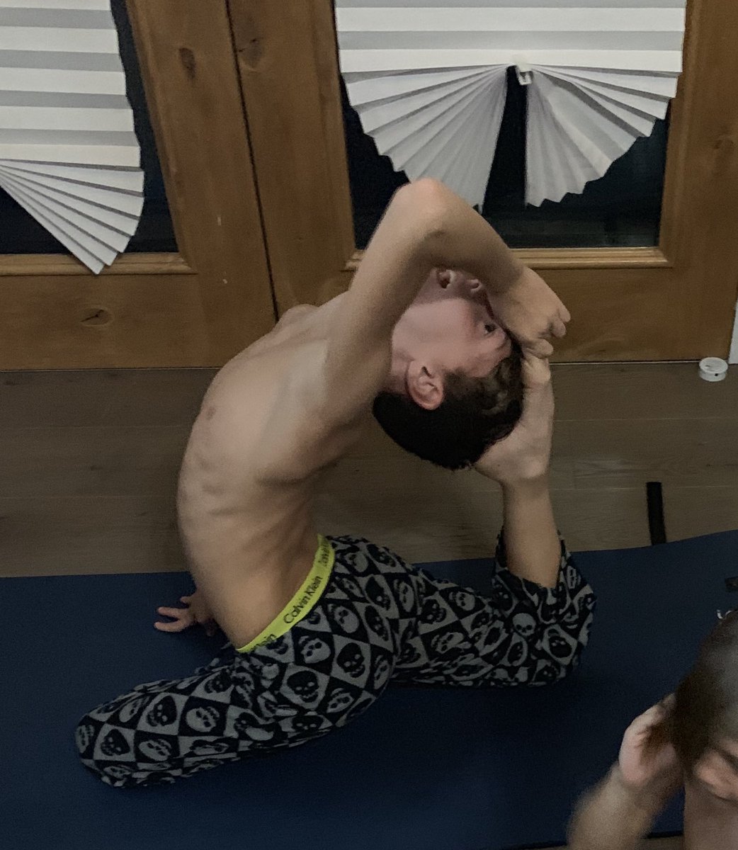 Tracy_Espinola's tweet photo. Day 56 Cardio and core workout with a solid yoga finish. It was a late one tonight, but the boys gave me motivation showing off their bends and binds.  #60x60challenge https://t.co/GuQWcdibMv