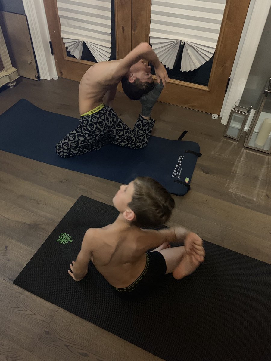 Tracy_Espinola's tweet photo. Day 56 Cardio and core workout with a solid yoga finish. It was a late one tonight, but the boys gave me motivation showing off their bends and binds.  #60x60challenge https://t.co/GuQWcdibMv