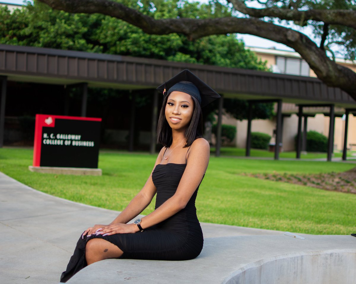 medflixszn's tweet photo. Opened my lens on the beautiful Miss Kennedy! Congratulations again on graduating yesterday!!!
#MedronVision 📸
#LamarUniversity #LUBlackAlumni #BlackAtAPWI https://t.co/VhkCQtOp1c