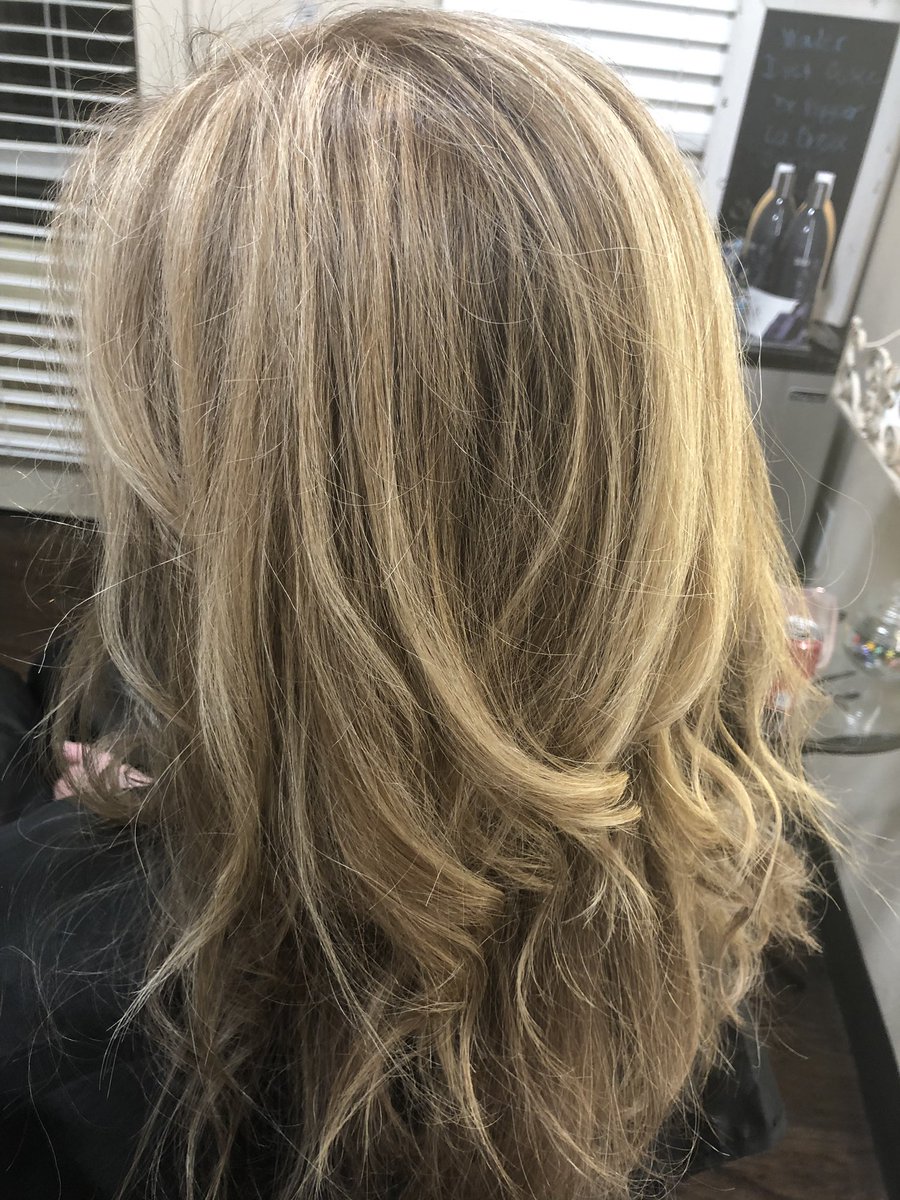 LLHDINC's tweet photo. Great hair day! https://t.co/QT4VBbeZzJ https://t.co/TwNuDqxN06