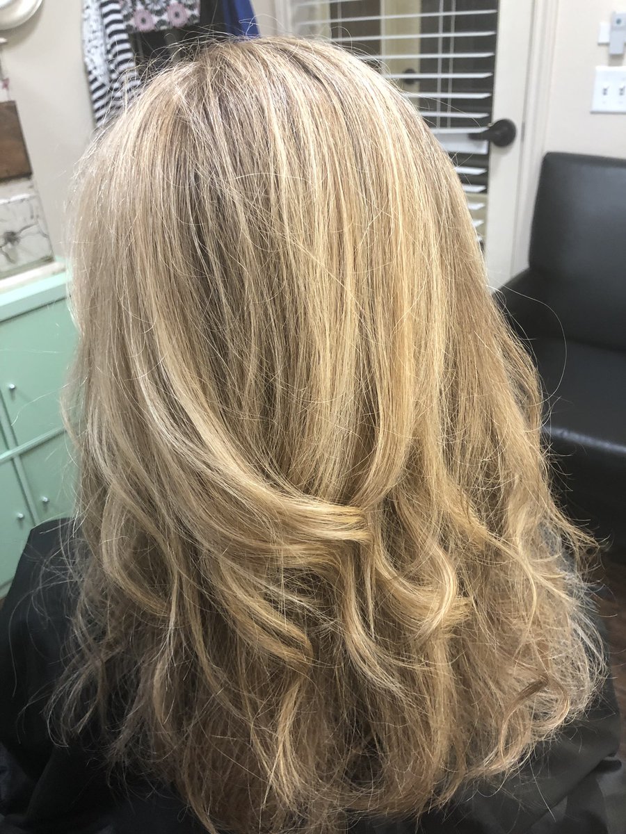 LLHDINC's tweet photo. Great hair day! https://t.co/QT4VBbeZzJ https://t.co/TwNuDqxN06