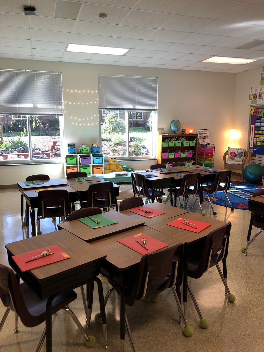 argteach_bermud's tweet photo. Second grade bilingual/ dual language immersion teacher from 🇦🇷 teaching in NC . In need of Spanish supplies, art supplies for integration into literacy and supplies to make my classroom more inviting https://t.co/GgfjEGJ28Z https://t.co/amWRwdjK9n