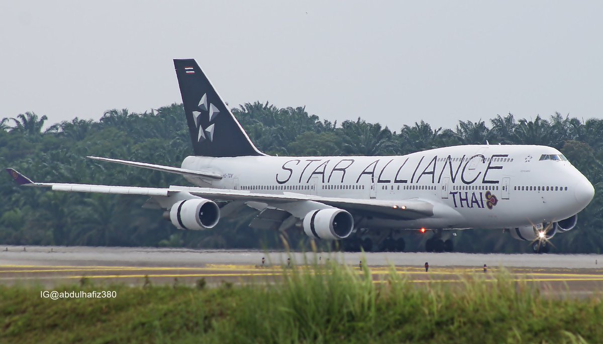 Abdul_Hafiz380's tweet photo. Salam dan selamat pagi.
Queen of the Skies.
Boieng 747-4D7
HS-TGW
Thai Airways ( Star Alliance Livery)
#boieng
#boienglovers
#boieng747
#aviationdaily
#aviation
#avgeek
#planepics
#planpic
#thaiairways
#malaysiaairports
#megaplane
#instaplanes
#instaairport
#wmkk
#kul
#klia https://t.co/griOyWnopK