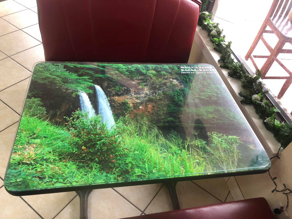 OhanaNmb's tweet photo. A family of 4 that are regulars at the shop will wait to order their #hawaiian style #shaveice if this table is taken. They vacation in #kauai and love #wailuafalls 🤙🤙
#shavenotshaved #aloha #ohananmb https://t.co/fIXT6tsfKM