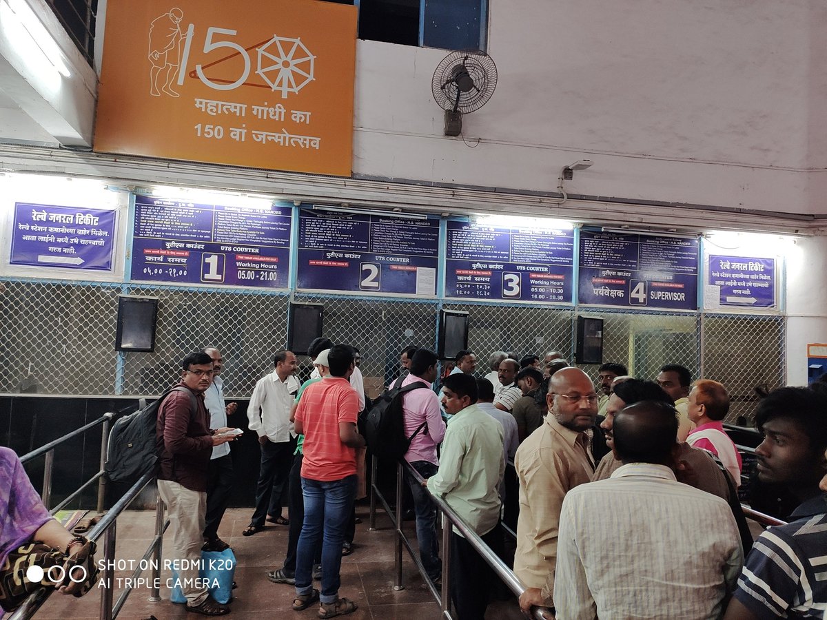 Today we travelling to aurangabad on platform no4 any ticket counter open and people's were waiting for clerk.. this is very poor .The employee should punished