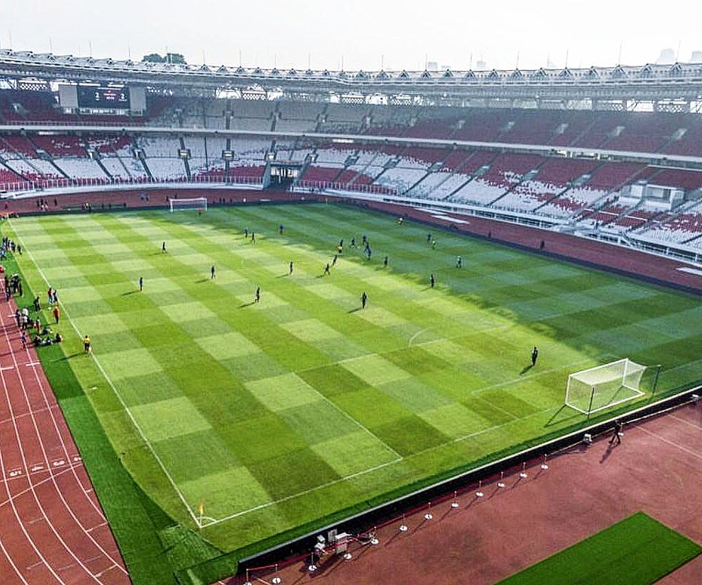 lawnsolutionsau's tweet image. Gelora Bung Karno Stadium in Indonesia with incredible new Sir Grange (Zeon) Zoysia playing surface ⚽️ Imagine having grass like that at your place! Oh wait you can!

#sirgrange #lawnsolutions
#stadium #sports #grass #turf #zeonzoysia #green #soccer