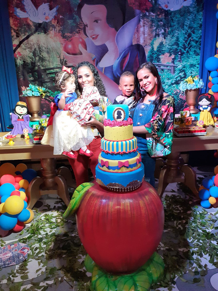 SandrinhaGome20's tweet photo. Festa da prima tudo lindo 😍 #IsadoraFaz1❤️ https://t.co/nGJe7TGQM3