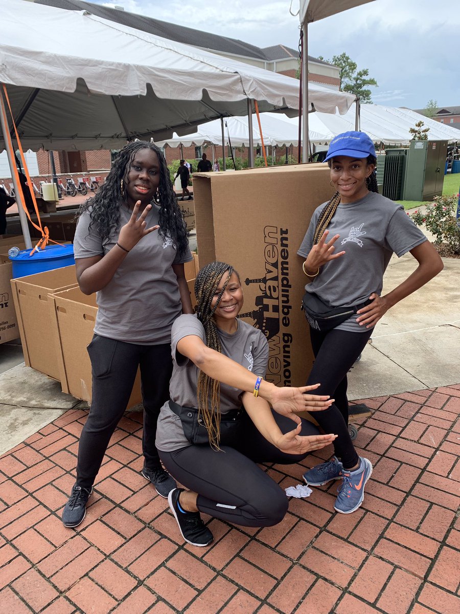 PiEpsilon22's tweet image. Today concluded a busy weekend for the ladies of Pi Epsilon. They assisted #ul23 with moving into their new homes for the school year. Next up: #Blackprint2019 #ulgetinvolved #sgrho #1922 #greaterservicegreaterprogress #hardworkingpoodles