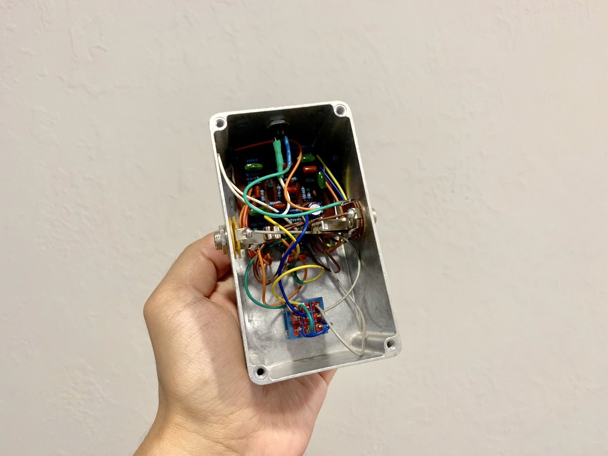 r3s3t's tweet photo. Работы над аналогом педальки Big Muff завершены, @lebedev удалось сделать её невероятной по звучанию. Скоро @yushkovvalera сделает видео с испытаниями, а потом пойдём на форумы показывать гитарным энтузиастам. Интересно, куда это всё в итоге заведёт нас. https://t.co/Usp9gVe7x0