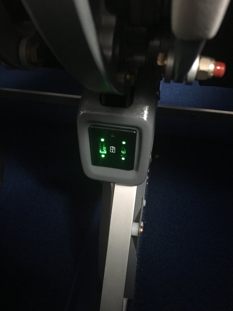 GeraldStein74's tweet photo. Unterwegs im nagelneuen #a320neo von ⁦@Lufthansa_DE⁩ . Sogar mit USB- Ports am Sitz. Leider hat ⁦@berlinairport⁩ es nicht geschafft Catering an Bord zu bringen. 😪 #LH45 brauche jetzt erstmal Kaffee. https://t.co/wcOZxWgGgw