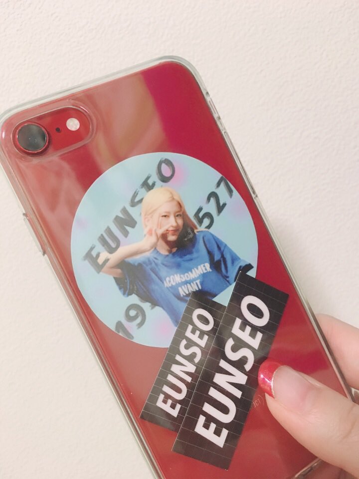 lastcake_486's tweet photo. 遅くなりましたがステッカーの配布に行かせて頂きました🙌
伺った時にきちんとお礼を言えず申し訳ないです(;_;)
とても可愛いステッカーをありがとうございました!
iPhoneケースに入れてます~😊💖
@EUNSEO_RK https://t.co/fTXYjMgwk2