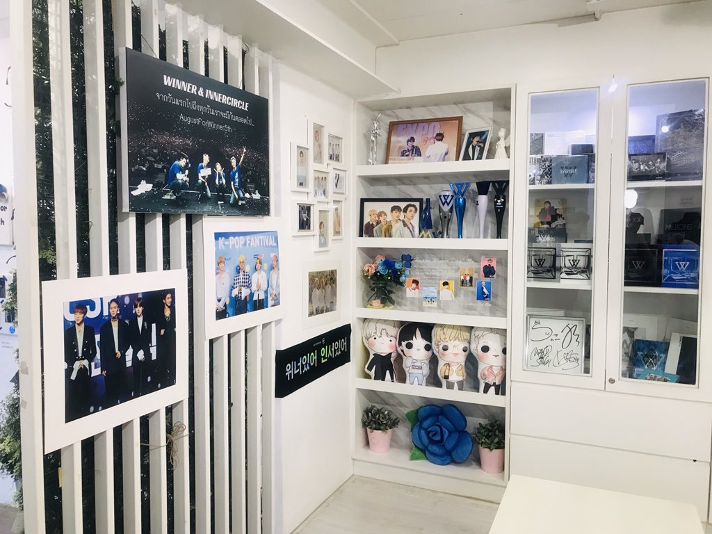 sine_in's tweet photo. งานสวยมากกกกกกก อยากมีแบบนี้ไว้ที่บ้านเลย
#AugustForWinner5th
#5YearsWithWinner
#WINNER #WINNIVERSARY
#FiveYearsWithWinner https://t.co/3RLXUABwLR